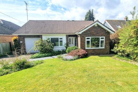 Gravelye Lane, Lindfield, RH16 2 bed detached bungalow for sale