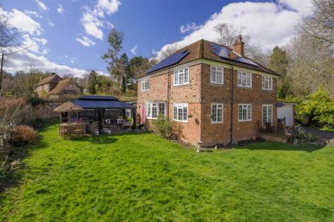 Hunters Way, Denwood Street, Crundale 4 bed detached house for sale