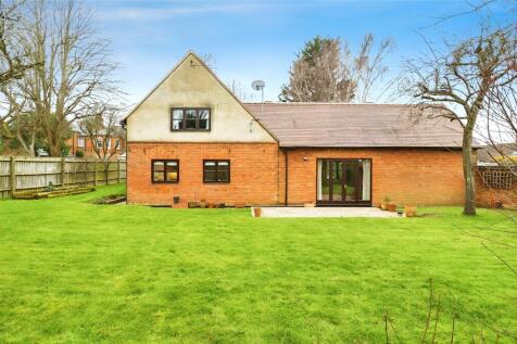 Lowndes Way, Buckingham MK18 5 bed barn conversion for sale