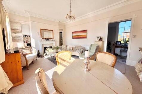 High Street, Buckingham MK18 3 bed apartment for sale