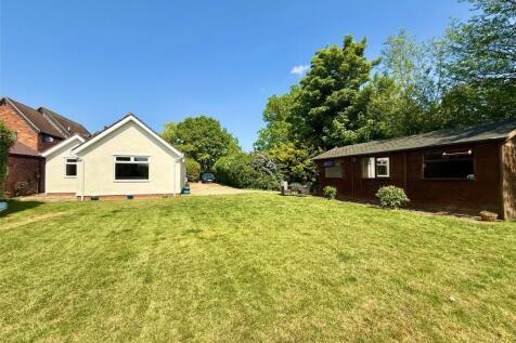 Queen Catherine Road, Buckingham MK18 3 bed bungalow for sale