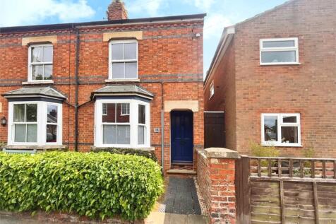 Avenue Road, Buckingham MK18 2 bed semi