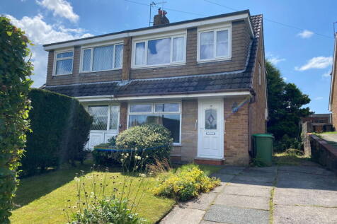 70 Helston Drive, Royton, Oldham, OL2... 3 bed semi