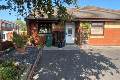 1 Shanley Court, Chadderton OL9 0HN 2 bed semi