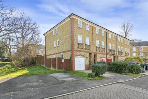 Macleod Road, London, N21 5 bed end of terrace house for sale