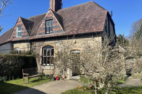 2 bedroom semi-detached house for sale