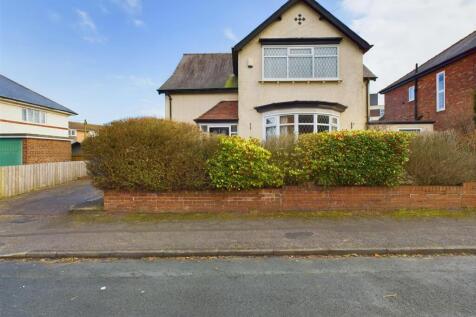 Trafalgar Crescent, Bridlington 3 bed detached house for sale