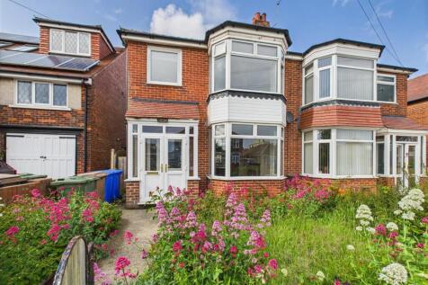 3 bedroom semi-detached house for sale