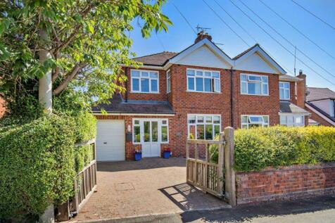 3 bedroom semi-detached house for sale