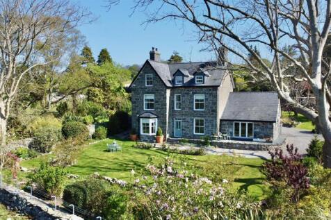6 bedroom detached house for sale