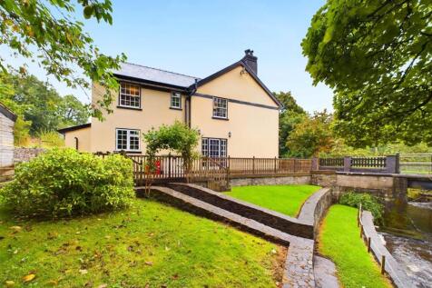 Pen Y Bont, Cefn Coch, Welshpool 3 bed detached house for sale