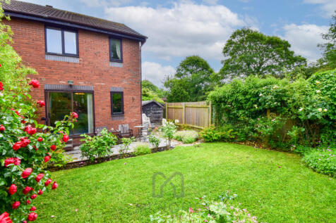 2 bedroom mews property for sale