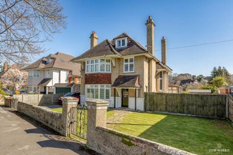 2 bedroom ground floor flat for sale