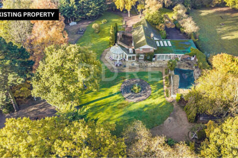 Partingdale Lane, London, NW7 6 bed detached house for sale