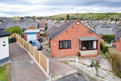 Clevelands Close, Oldham, OL2 7QT 3 bed detached bungalow for sale