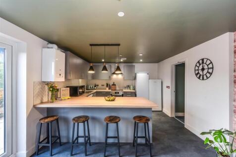 42 bedroom terraced house for sale