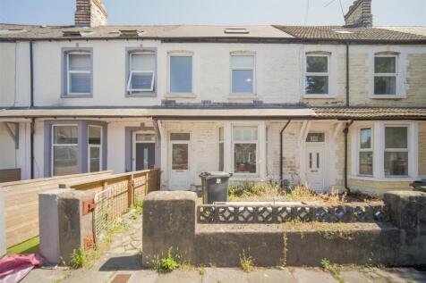8 bedroom house for sale