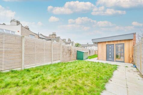 Ironbridge Mews, Stratford, London, E15 2 bed bungalow for sale