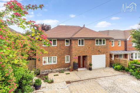 5 bedroom detached house for sale