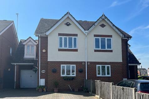 Harry Wells Road, Herne Bay, CT6 8FB 3 bed semi