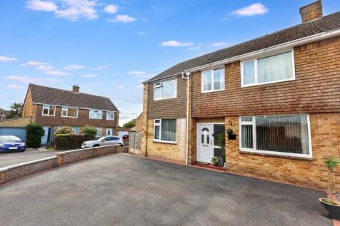 Ellen Close, North Petherton... 4 bed semi
