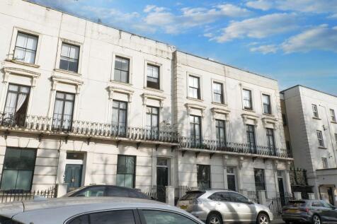 3 bedroom flat for sale