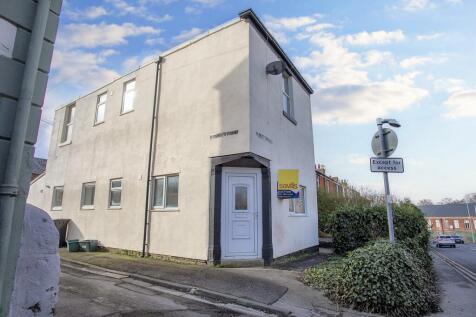 4 bedroom end of terrace house for sale