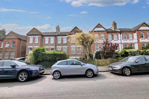 3 bedroom flat for sale