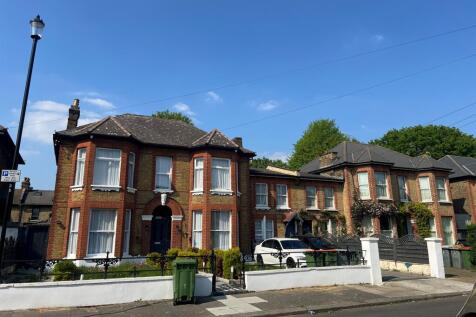 6 bedroom semi-detached house for sale