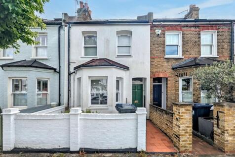 Terraced house for sale