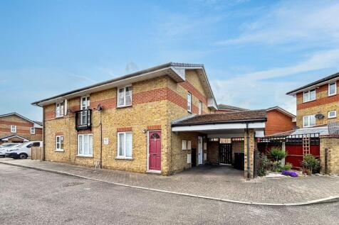 1 bedroom ground floor flat for sale