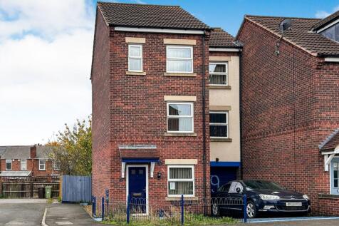 3 bedroom town house for sale