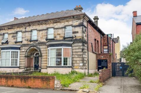 5 bedroom semi-detached house for sale