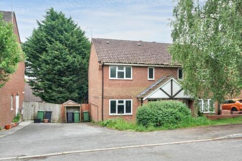 2 bedroom semi-detached house for sale
