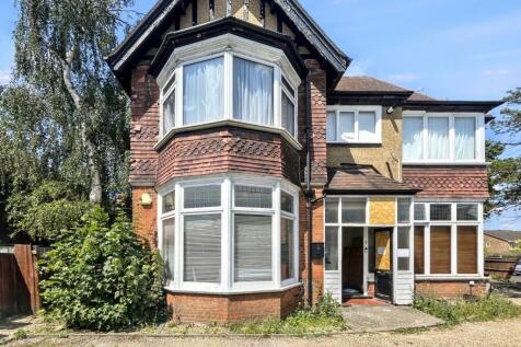 3 bedroom flat for sale