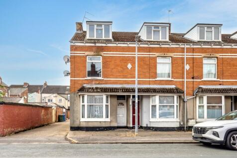 4 bedroom end of terrace house for sale
