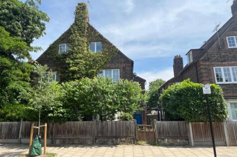 Studio flat for sale