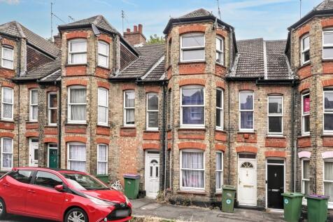 Studio flat for sale