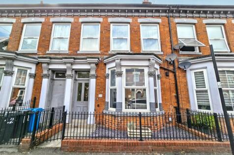 1 bedroom ground floor flat for sale