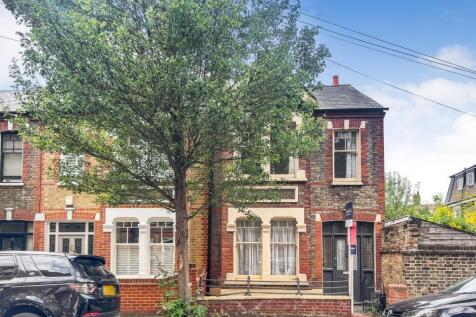 End of terrace house for sale
