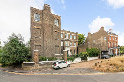 Studio flat for sale