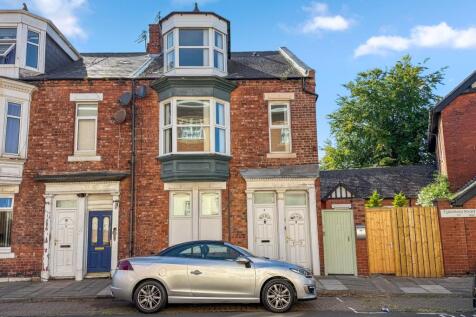 3 bedroom flat for sale