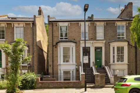 3 bedroom flat for sale
