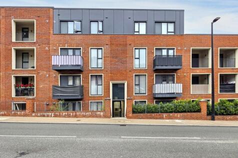 2 bedroom ground floor flat for sale