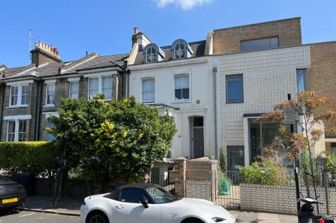 Terraced house for sale