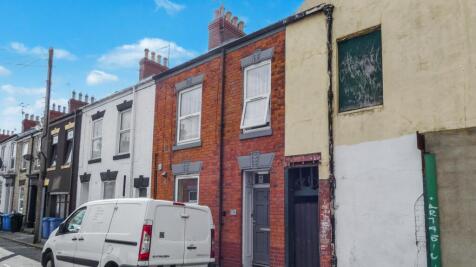 1 bedroom ground floor flat for sale