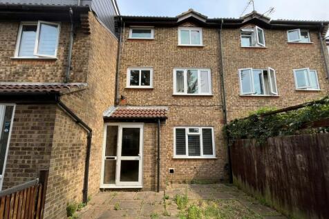 1 bedroom ground floor flat for sale