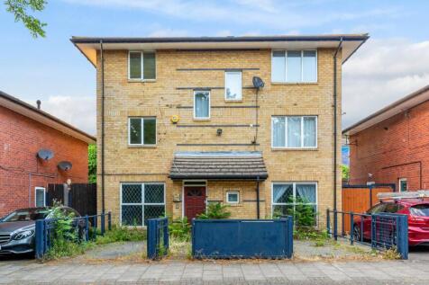 6 bedroom detached house for sale