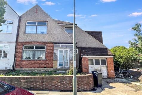 4 bedroom semi-detached house for sale