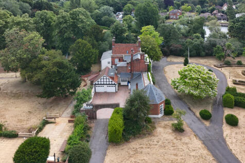 8 bedroom detached house for sale